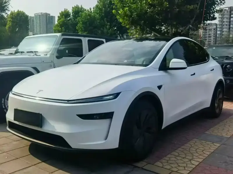Tesla Model Y, 2025
