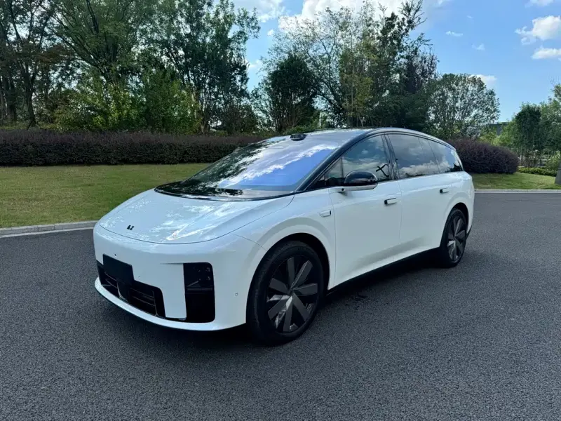 Li Auto Li i8, 2025