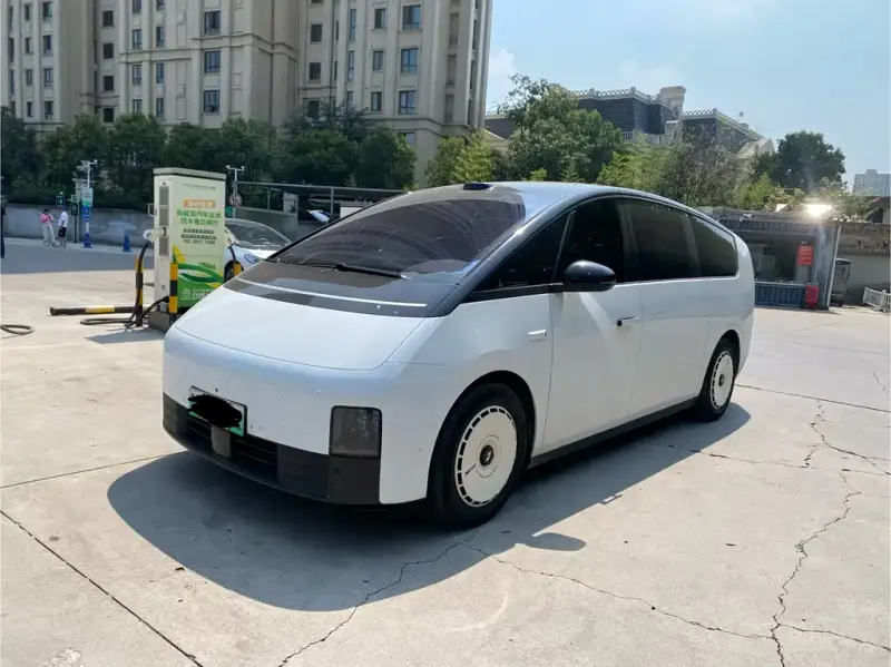 Li Auto Li MEGA, 2025