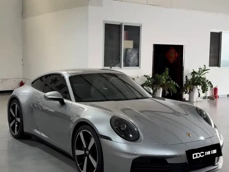 Porsche 911, 2025