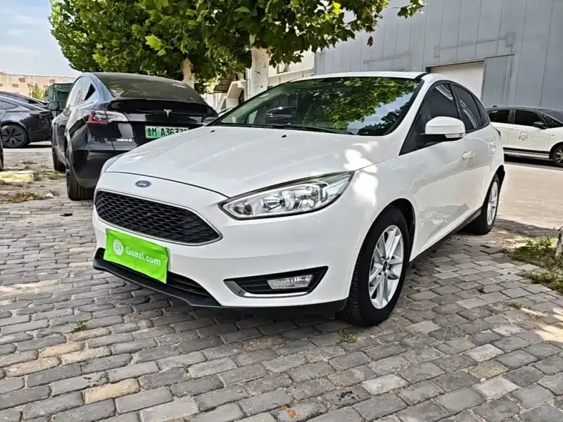Ford Focus Ford Focus 2015 Hatchback 1.6L Auto Elegant Type, 2015 — фото 1