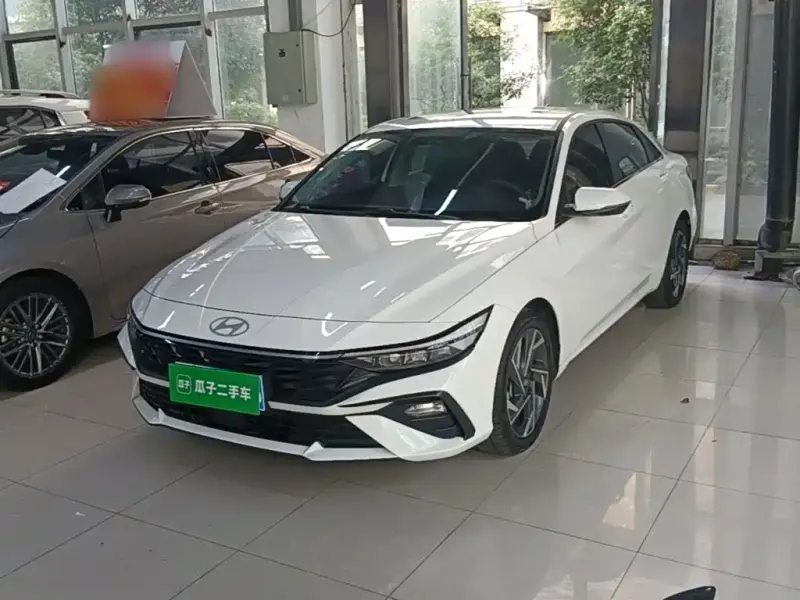Hyundai Elantra, 2025