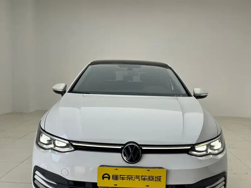 Volkswagen Golf, 2022