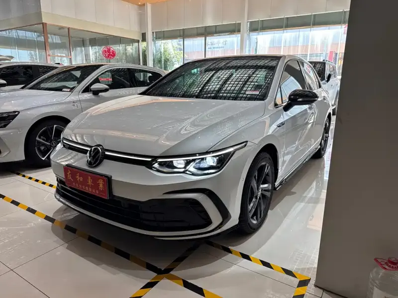 Volkswagen Golf, 2024