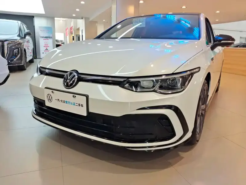 Volkswagen Golf, 2024