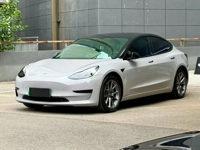 Tesla Model 3, 2023