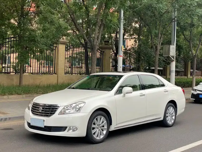 Toyota Crown, 2012