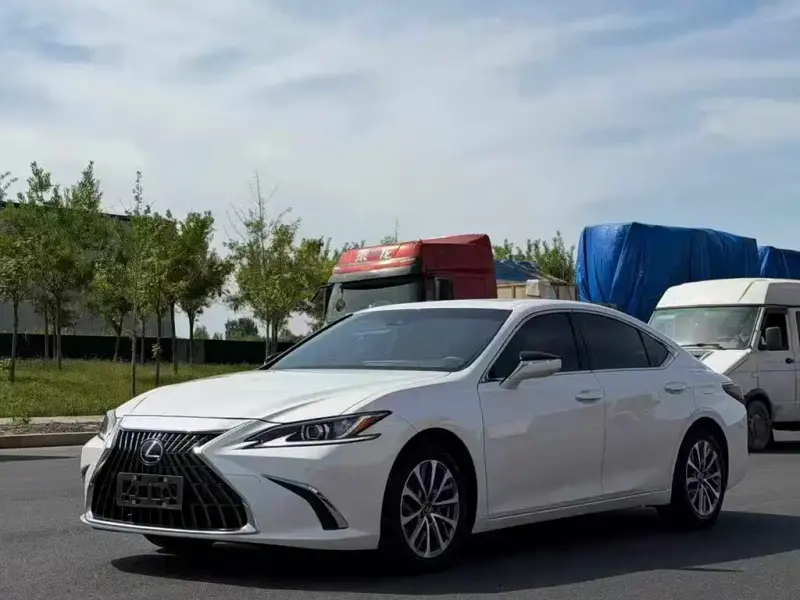 Lexus ES, 2024