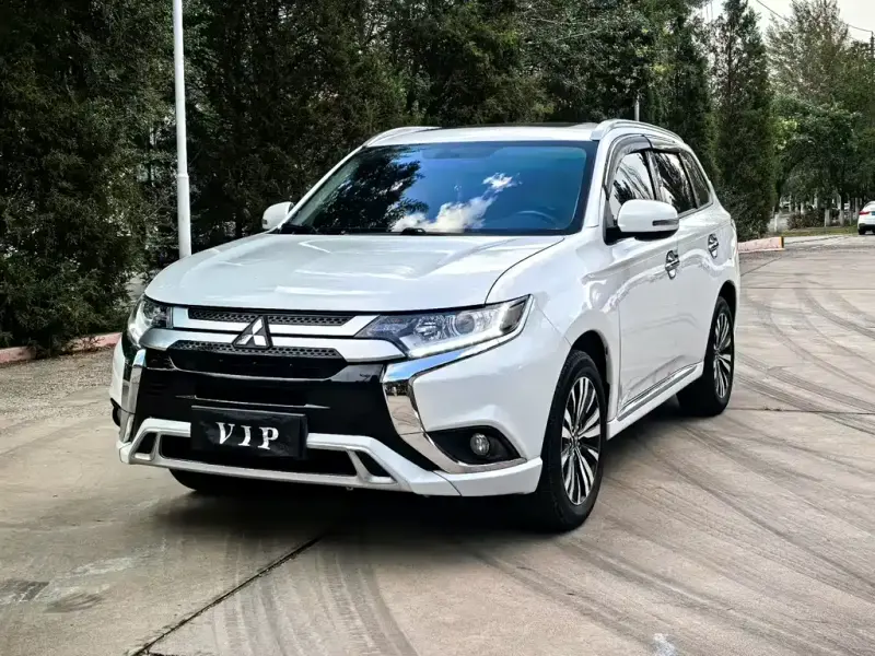 Mitsubishi Outlander, 2023