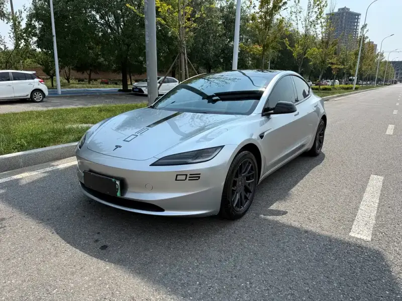 Tesla Model 3, 2025