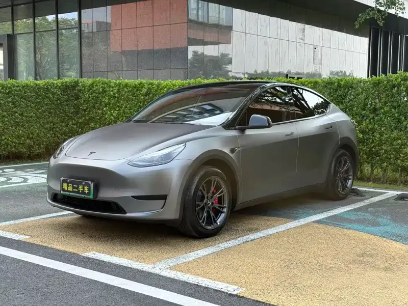 Tesla Model Y, 2025