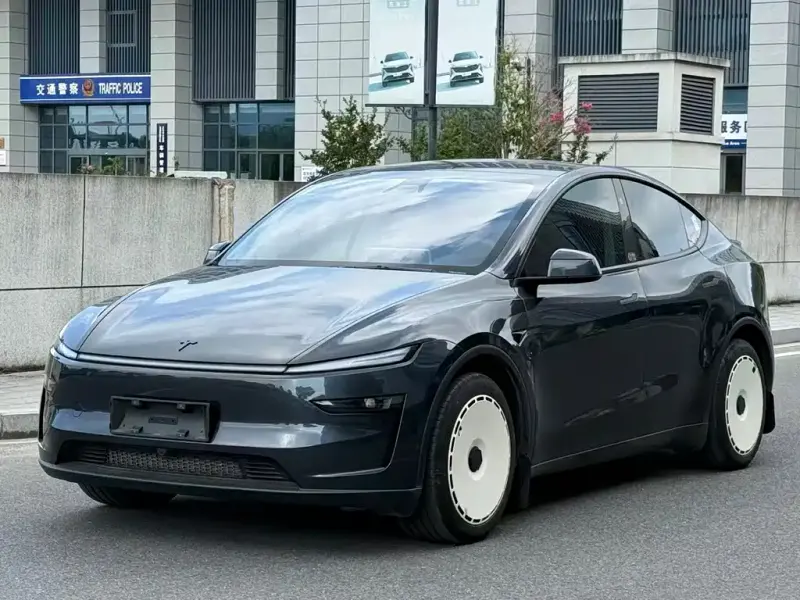 Tesla Model Y, 2025