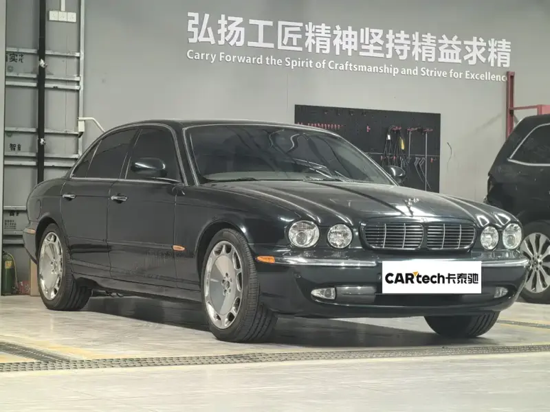 Jaguar XJ, 2010