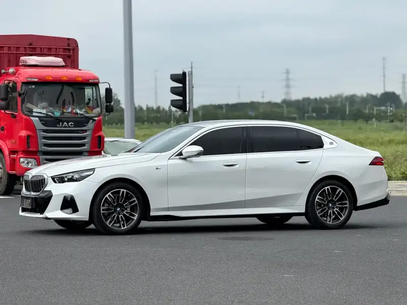 BMW 5 Series, 2025