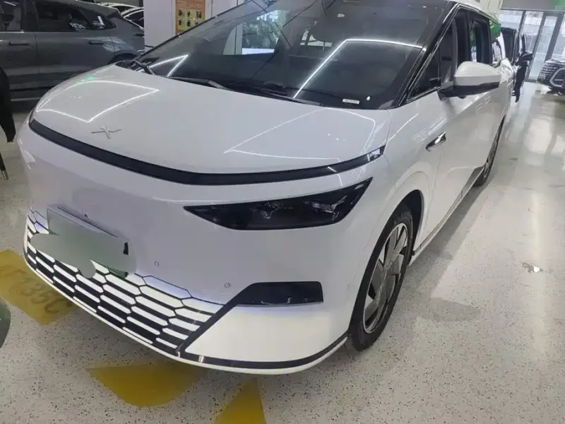 XPeng X9, 2023