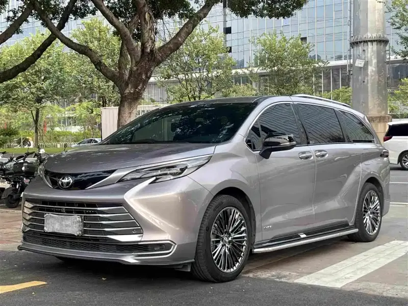 Toyota Sienna, 2024