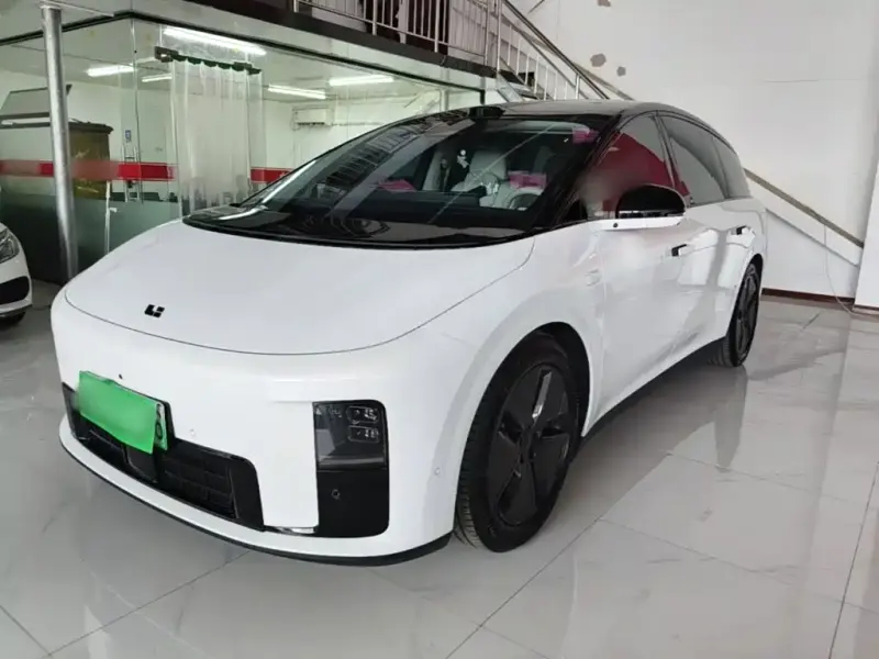 Li Auto Li i8, 2025