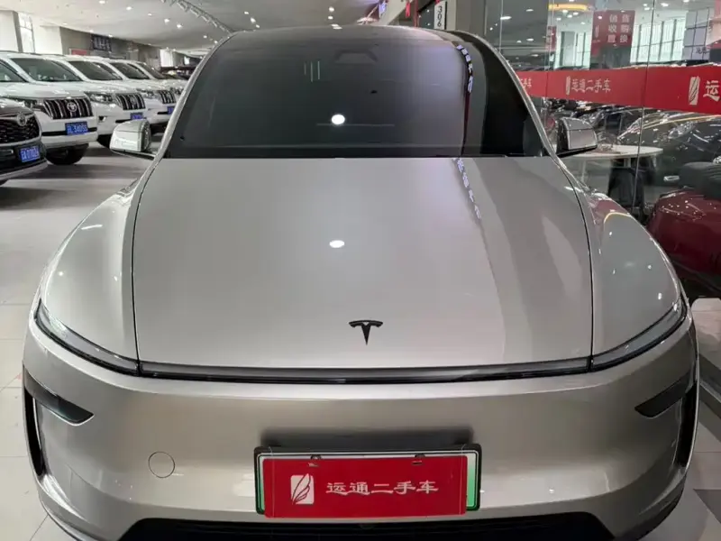 Tesla Model Y L, 2025