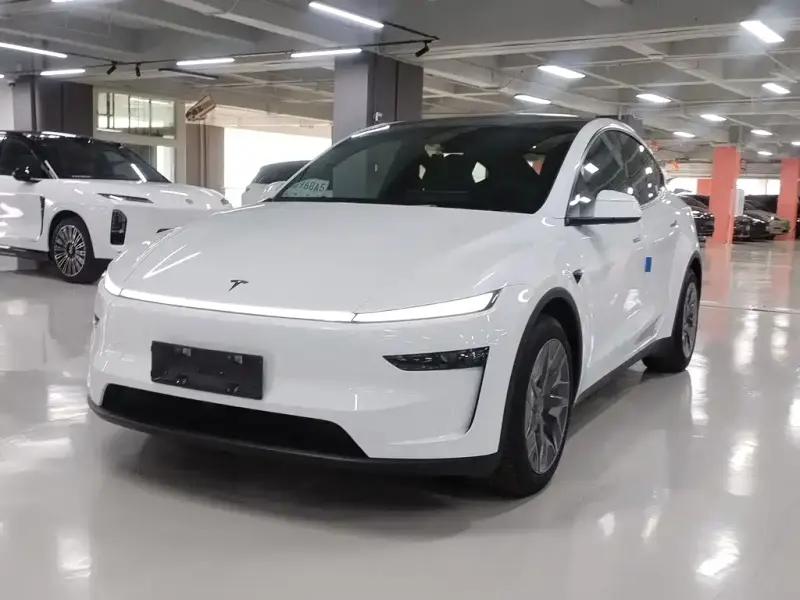Tesla Model Y L, 2026