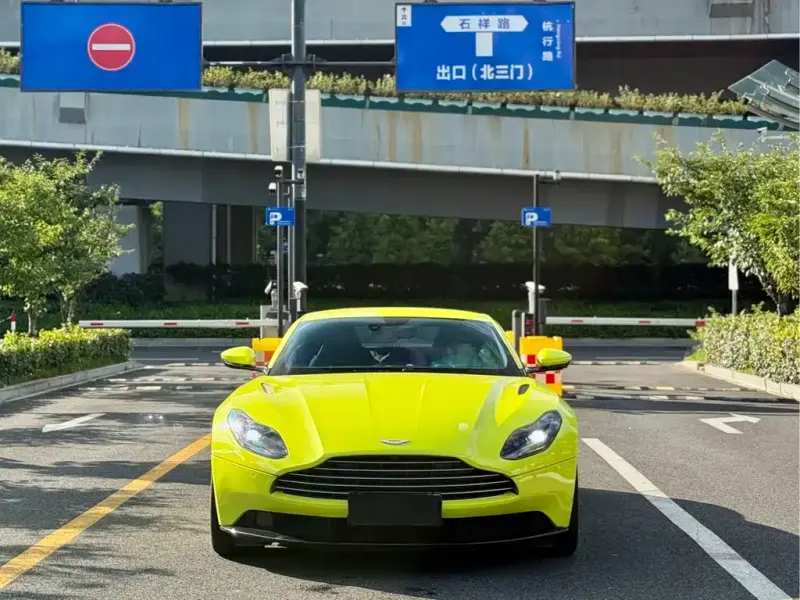Aston Martin DB11 Aston Martin DB11 2019 4.0T V8 Coupe, 2023 — фото 1