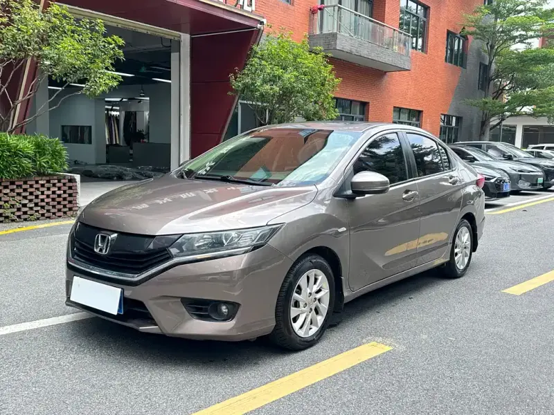 Honda Greiz Honda Greiz 2016 1.5L CVT Elegant Edition, 2018 — фото 1