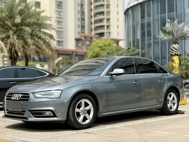Audi A4L, 2012