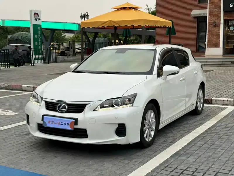 Lexus CT, 2012