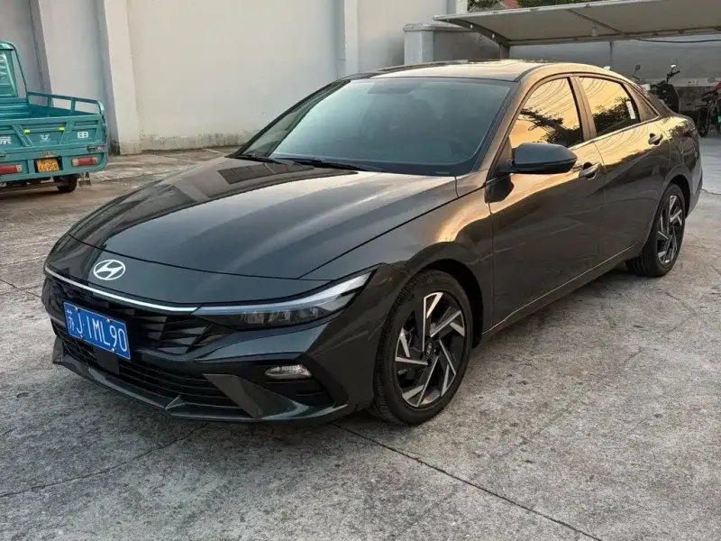 Hyundai Elantra, 2025