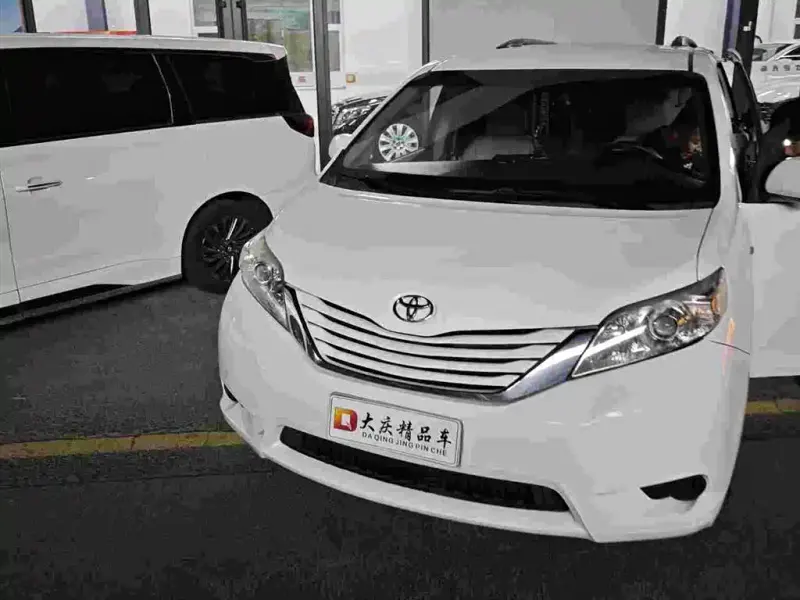 Toyota Sienna, 2015