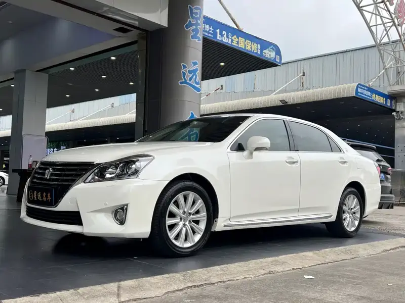 Toyota Crown, 2014