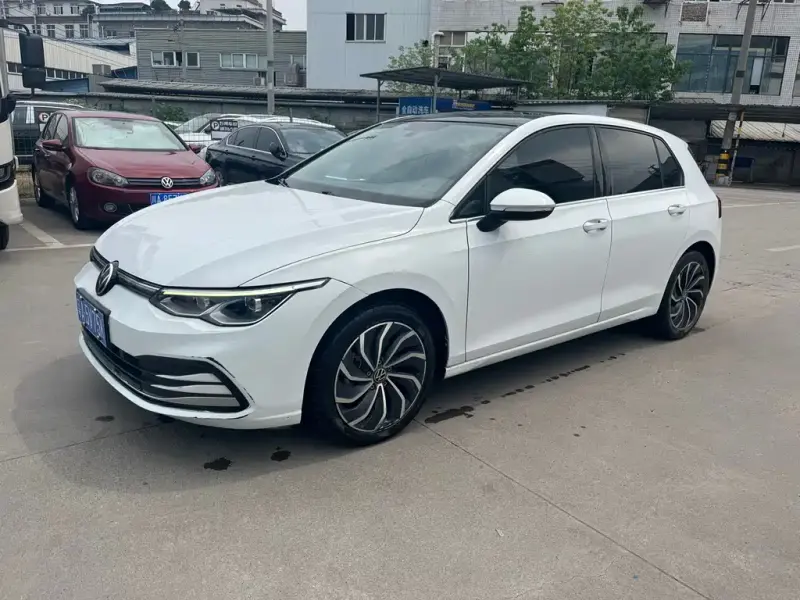 Volkswagen Golf, 2024
