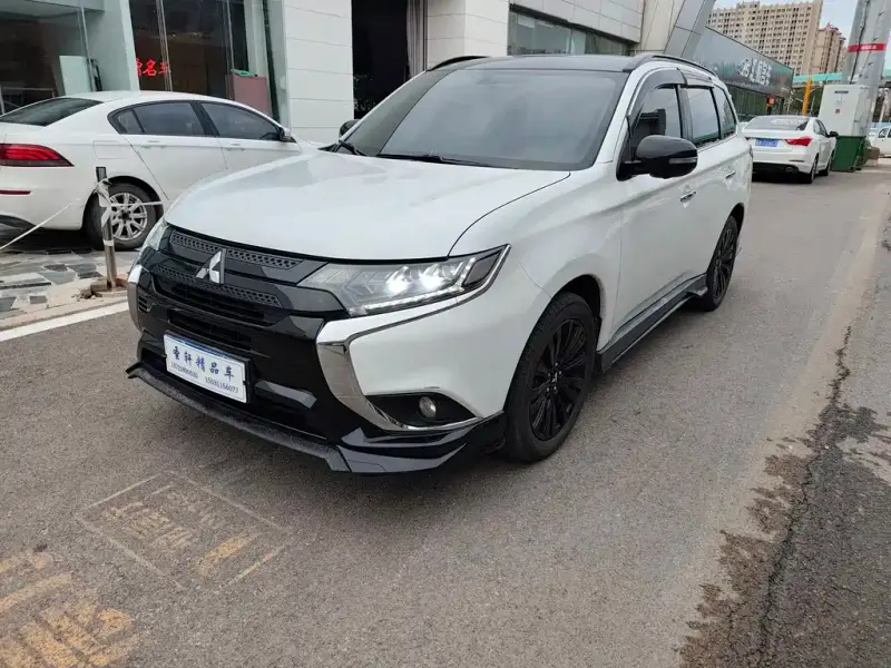 Mitsubishi Outlander Mitsubishi Outlander 2021 2.4L 4WD Enjoy Edition 5 seats, 2023 — фото 1