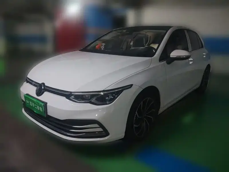 Volkswagen Golf, 2022