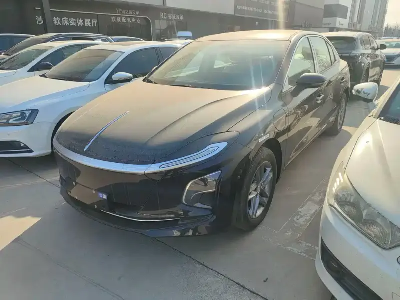 Hongqi E-QM5, 2025