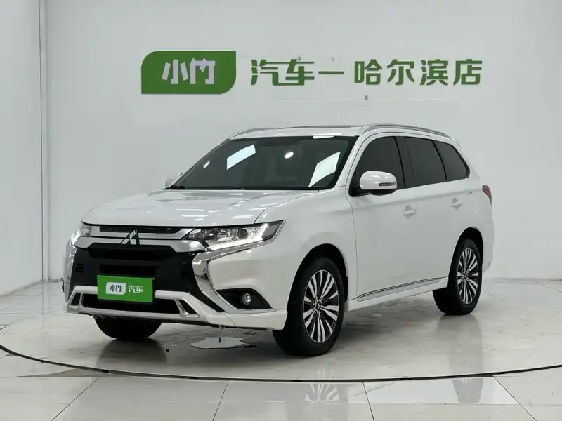 Mitsubishi Outlander, 2022