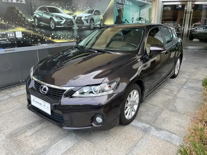 Lexus CT, 2013
