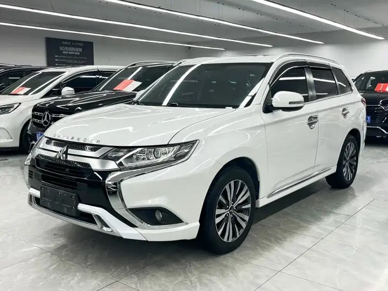 Mitsubishi Outlander, 2021