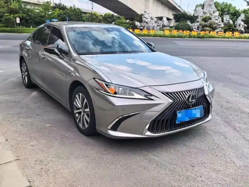 Lexus ES, 2020