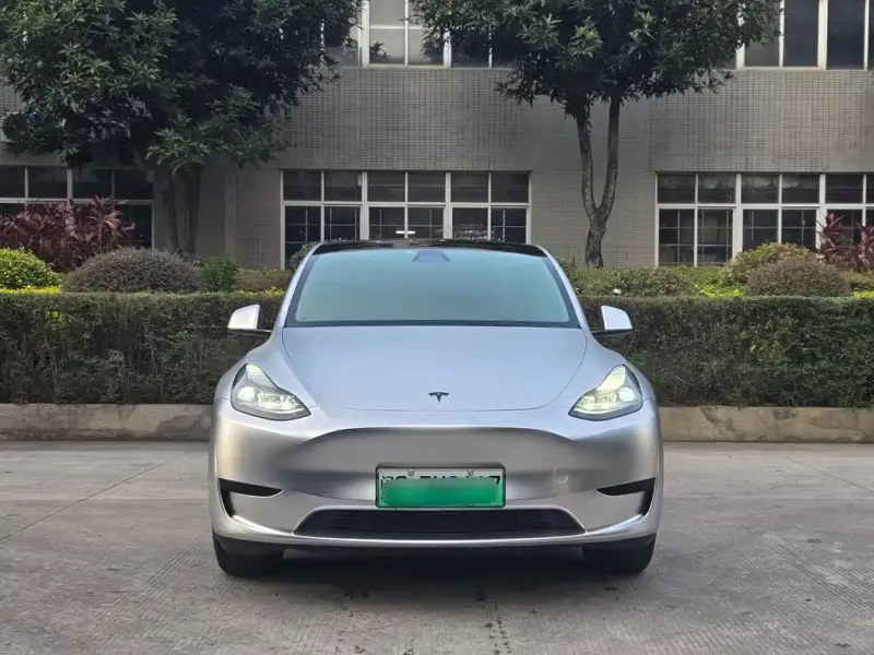 Tesla Model Y, 2025