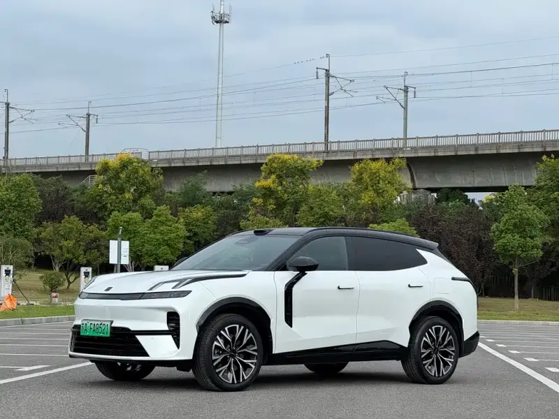 Lynk & Co 08 EM-P, 2025