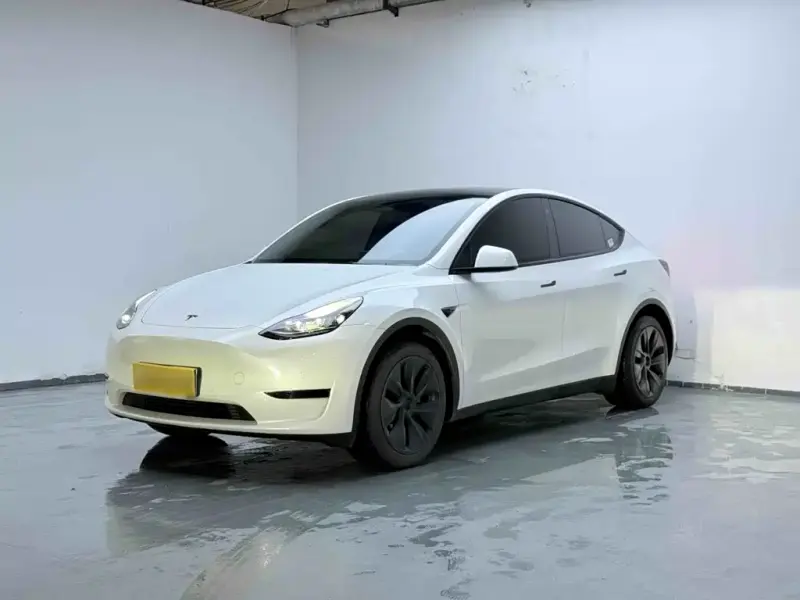 Tesla Model Y, 2024