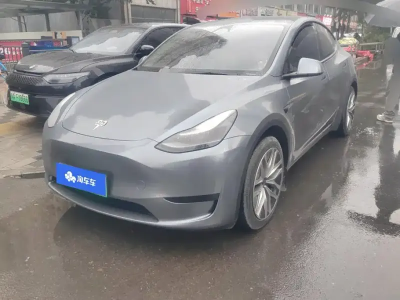 Tesla Model Y, 2024