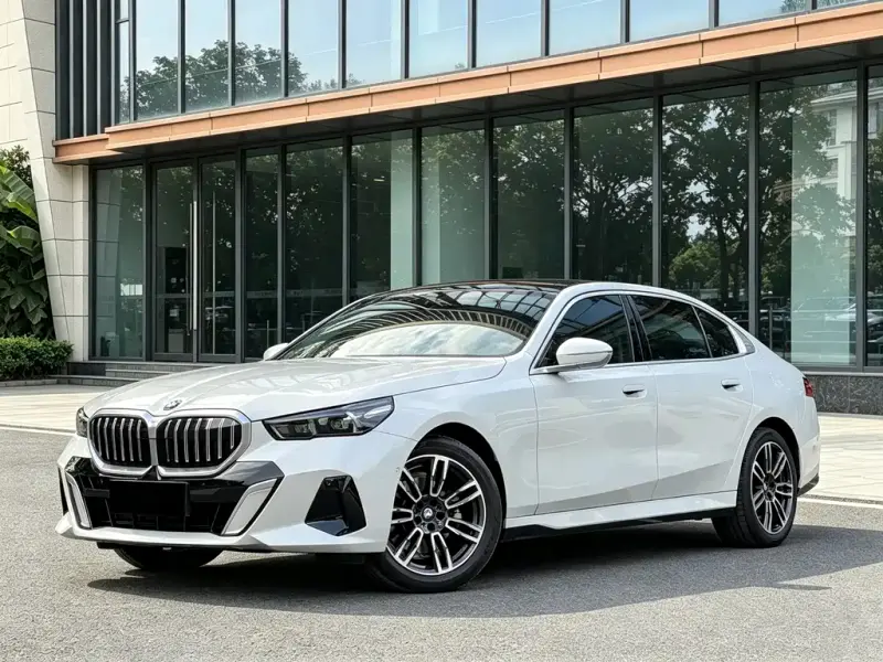 BMW 5 Series, 2025