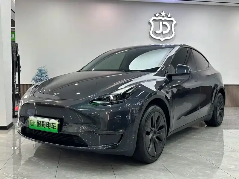 Tesla Model Y, 2024