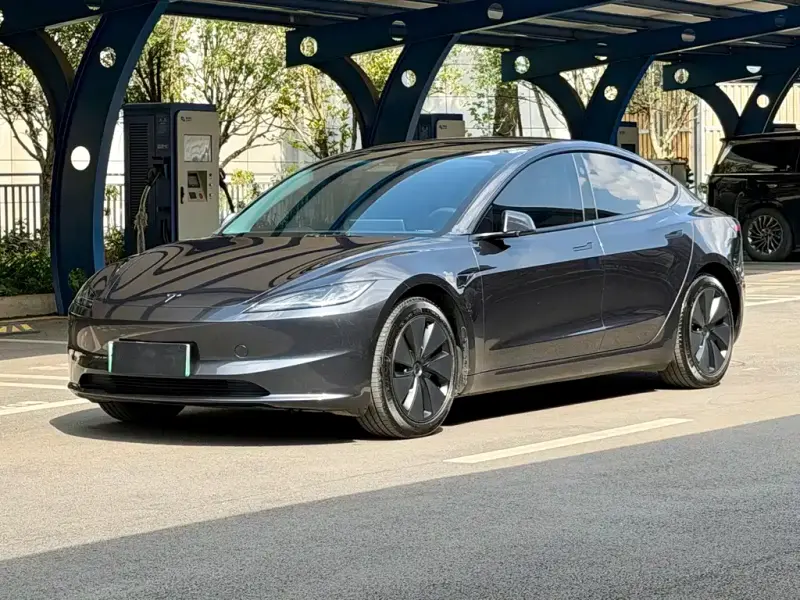 Tesla Model 3, 2025