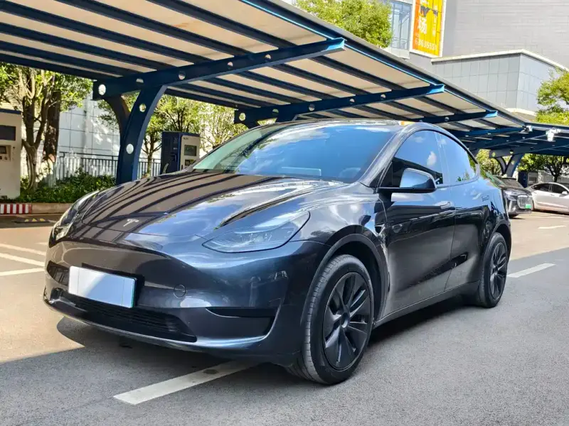 Tesla Model Y, 2024