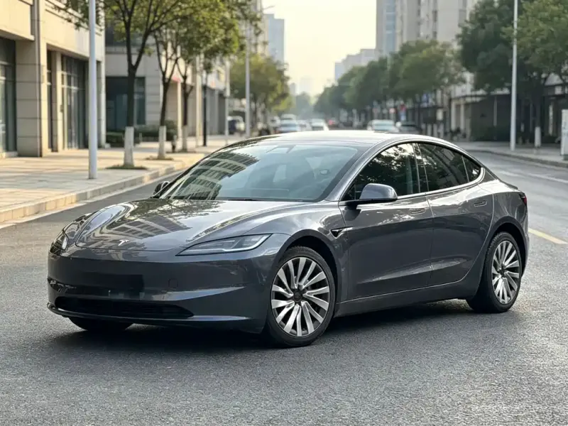 Tesla Model 3, 2025