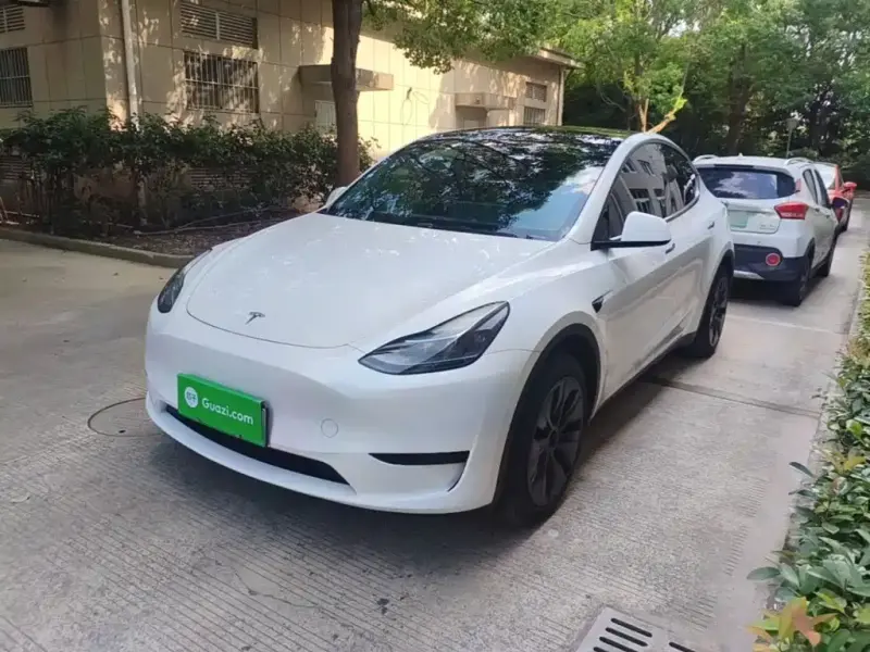 Tesla Model Y, 2024