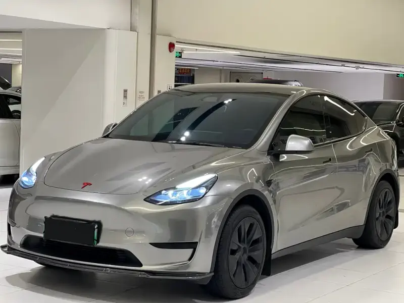 Tesla Model Y, 2024