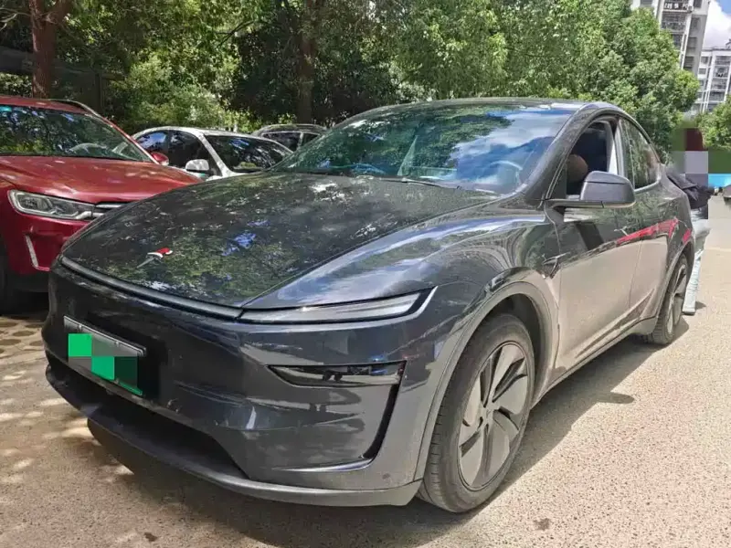 Tesla Model Y, 2025